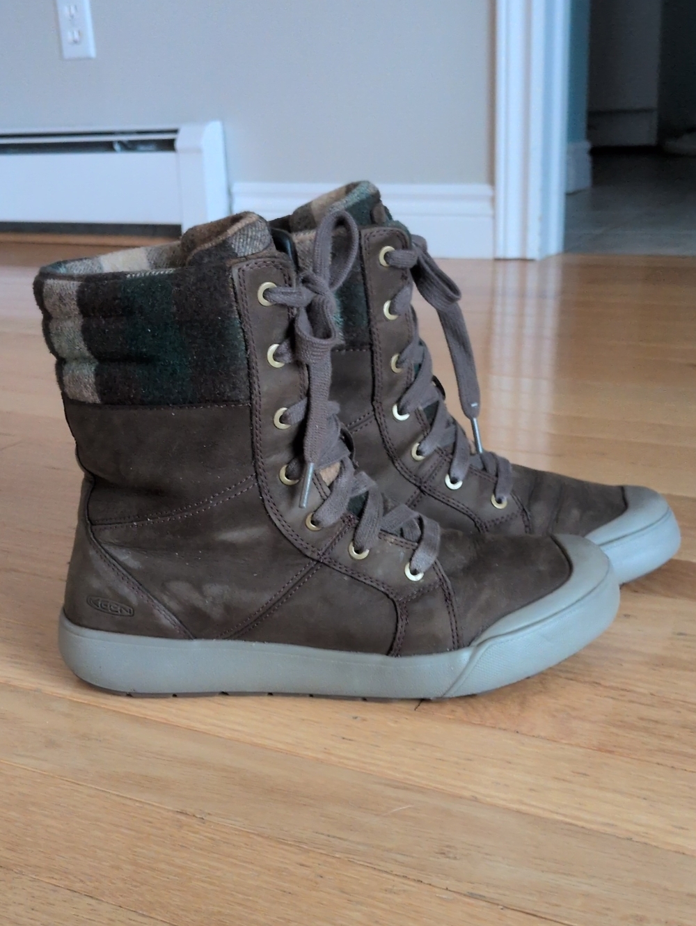 KEEN Women's Elena High Lace Up Boots in Brown Oiled Nubuck 8.5